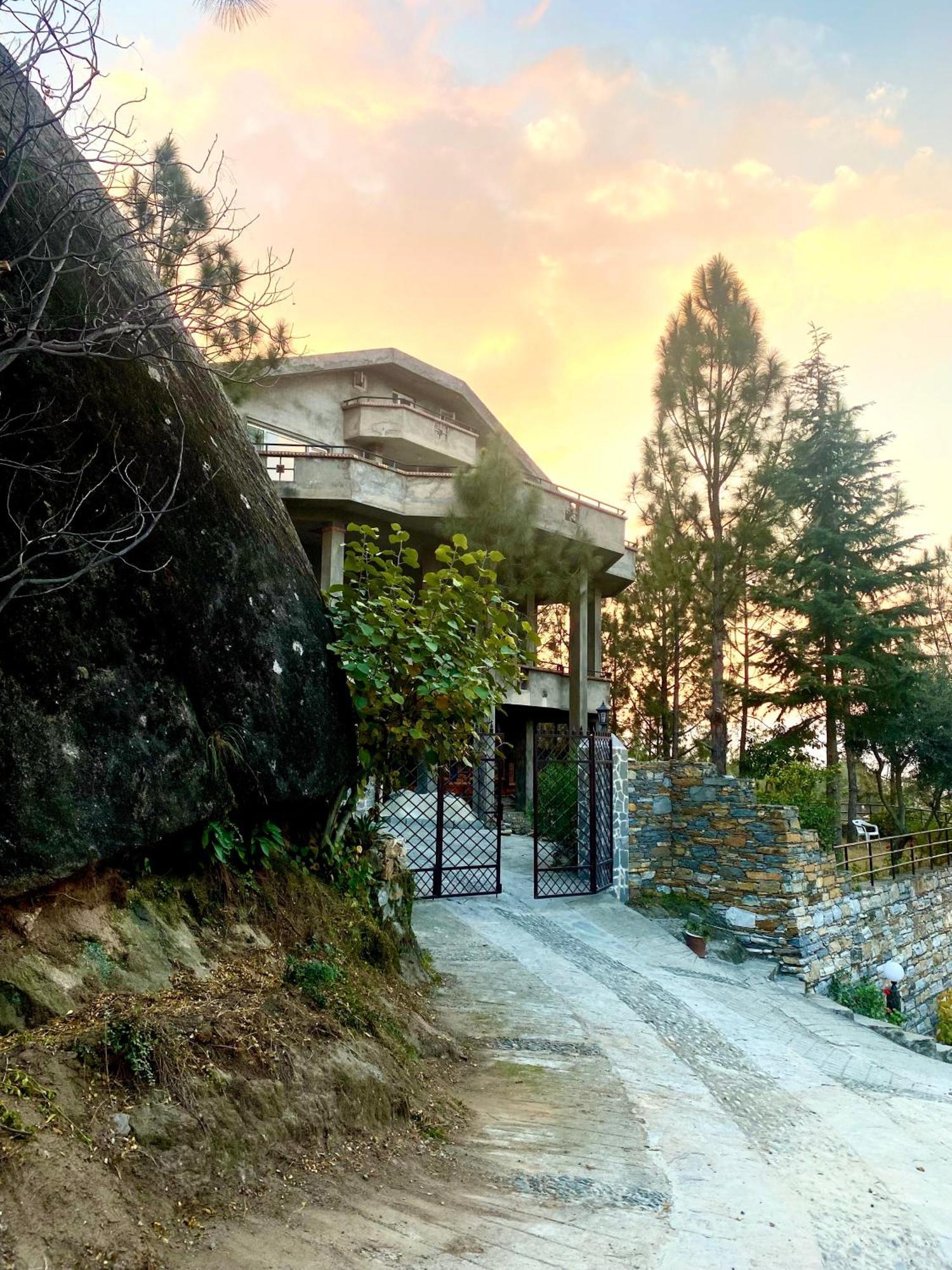Rock City Resort Saidu Sharif ภายนอก รูปภาพ